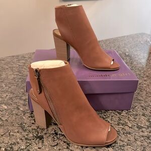 Madden girl naaomi cognac peep toe ankle boot NIB 8